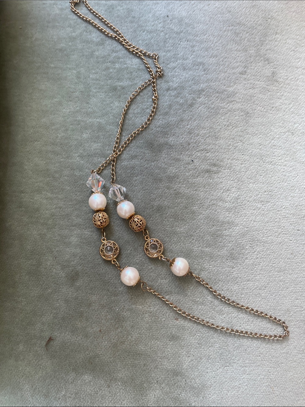 Source Unknown Gold-Tone Necklace with Ivory Pearls and Clear Crystals